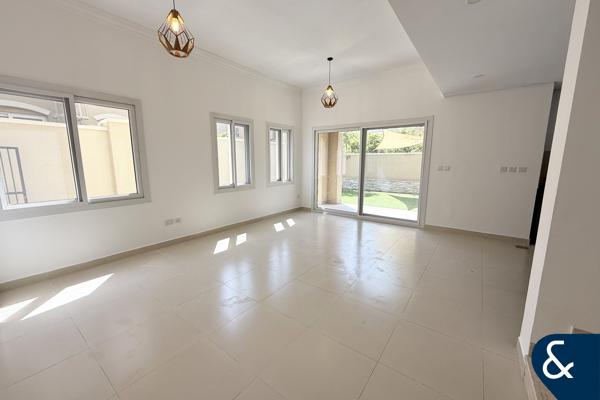 Huge Corner Plot | End Unit | 3 Bed + Maid